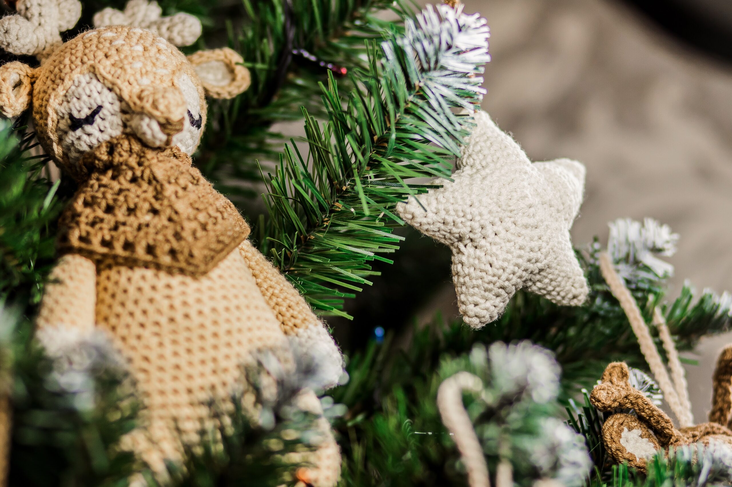 The Woodland Wonders" Christmas Decor Set - Image 5
