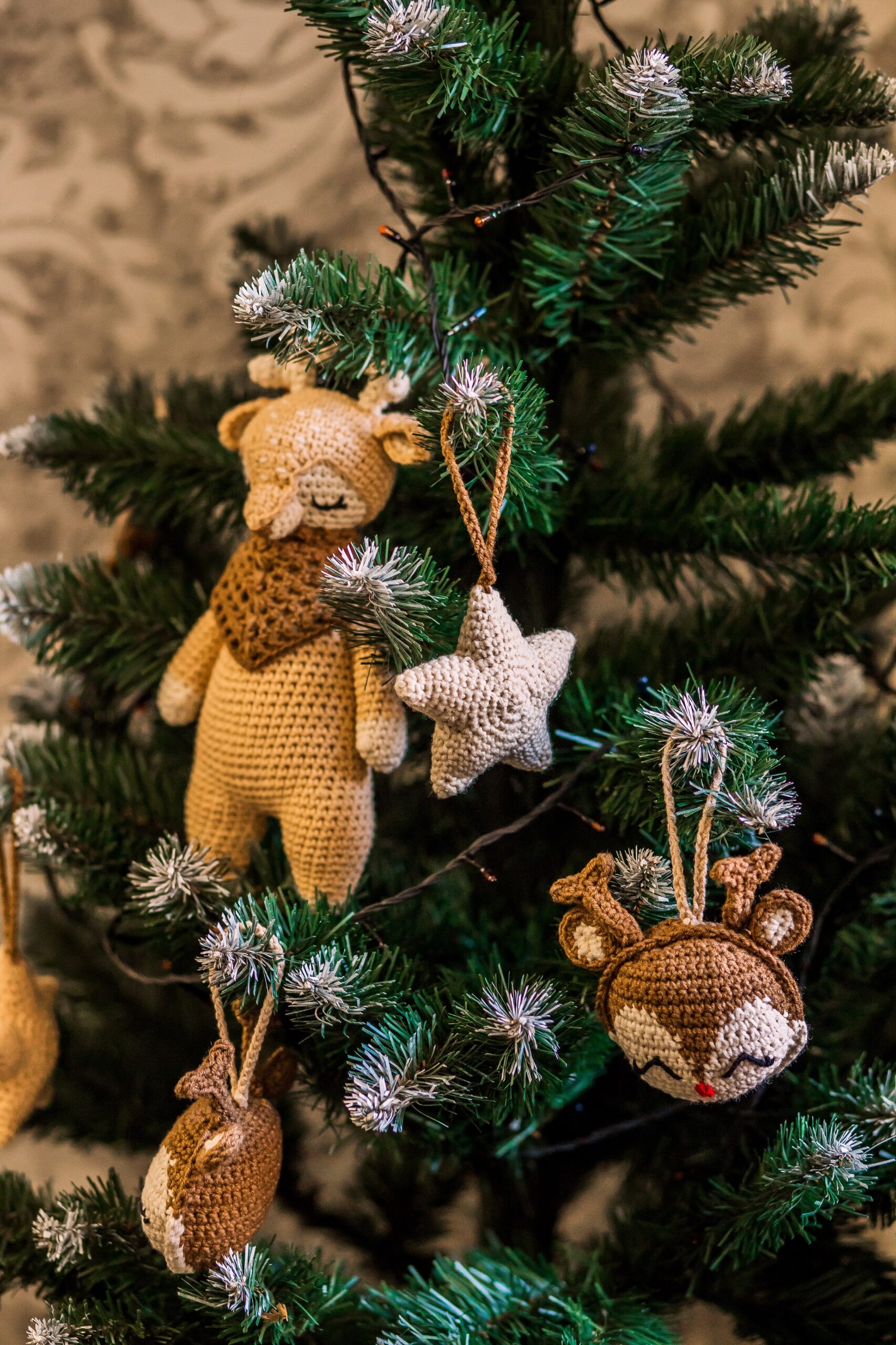 The Woodland Wonders" Christmas Decor Set - Image 3